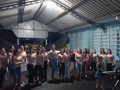 Noite de AutÃ³grafos reuniu centenas de pessoas em Rio Bonito do IguaÃ§u